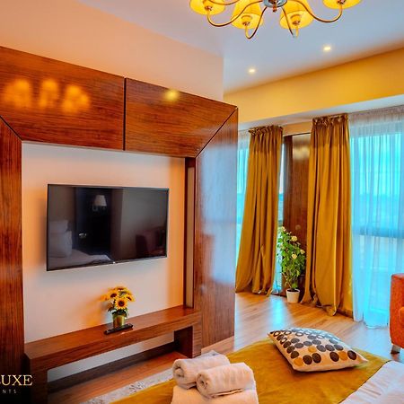 Presidential Luxury Apartments With Amazing View - Yamaluxe Бухарест Екстер'єр фото
