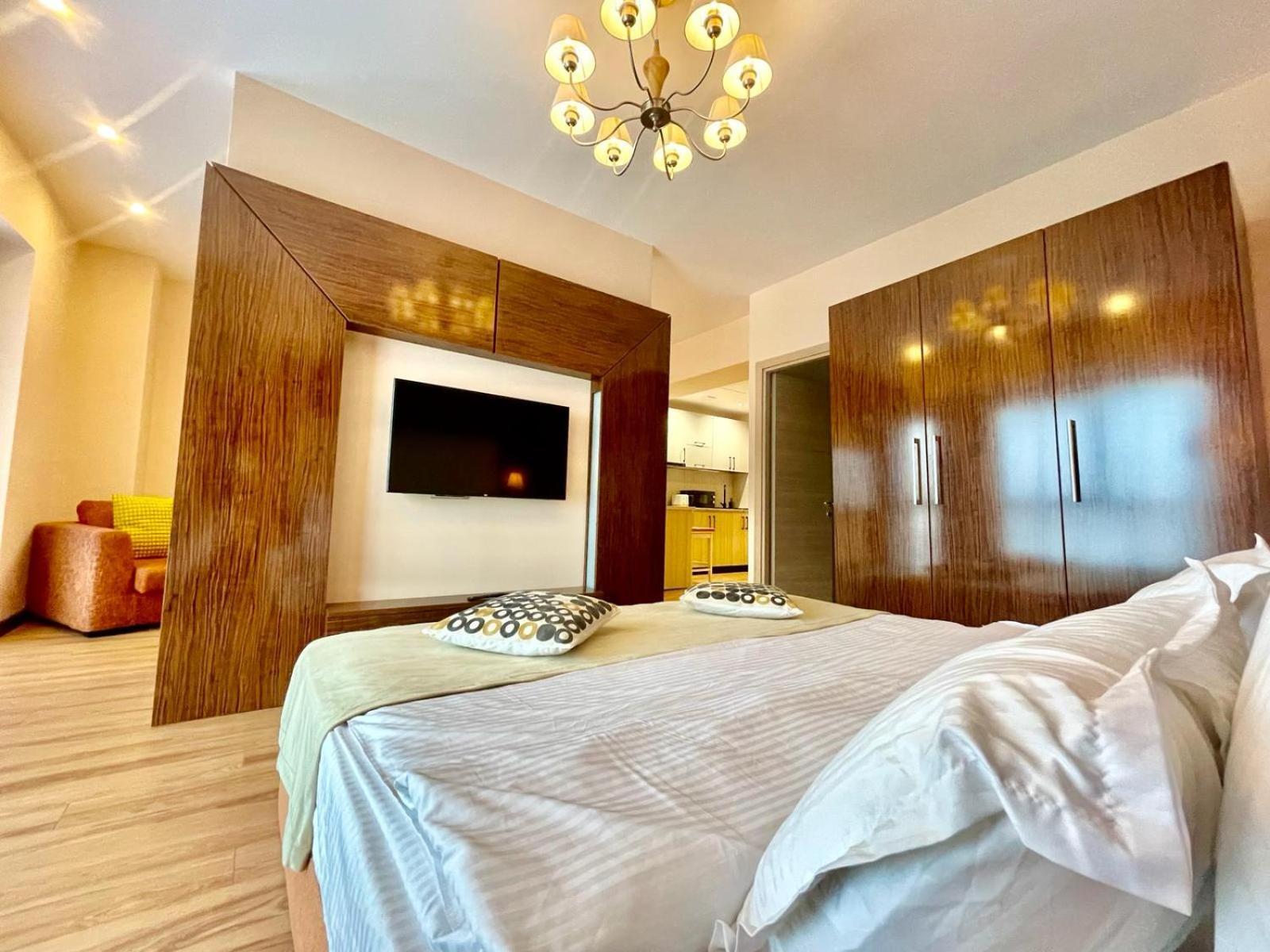 Presidential Luxury Apartments With Amazing View - Yamaluxe Бухарест Екстер'єр фото