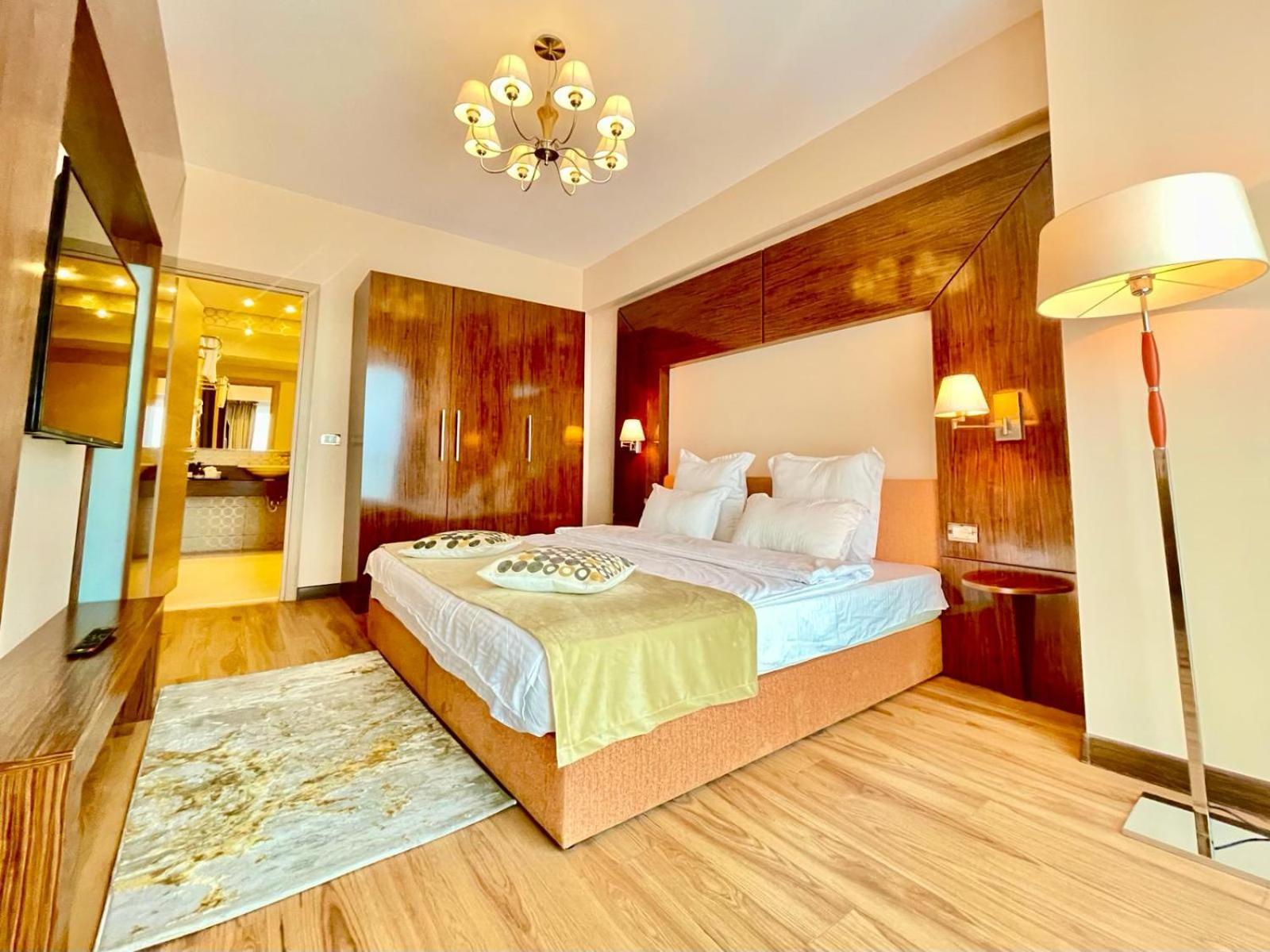 Presidential Luxury Apartments With Amazing View - Yamaluxe Бухарест Екстер'єр фото